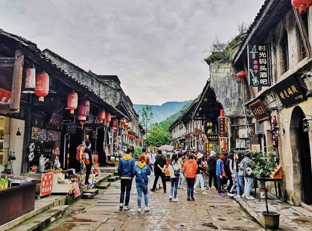 你心目中的婚礼是什么样的？你能接受一个简朴的婚礼吗？