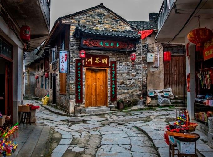 特斯拉市值一夜蒸发800亿美元，国产车申请出战！电池ETF（561910）获资金接连增仓